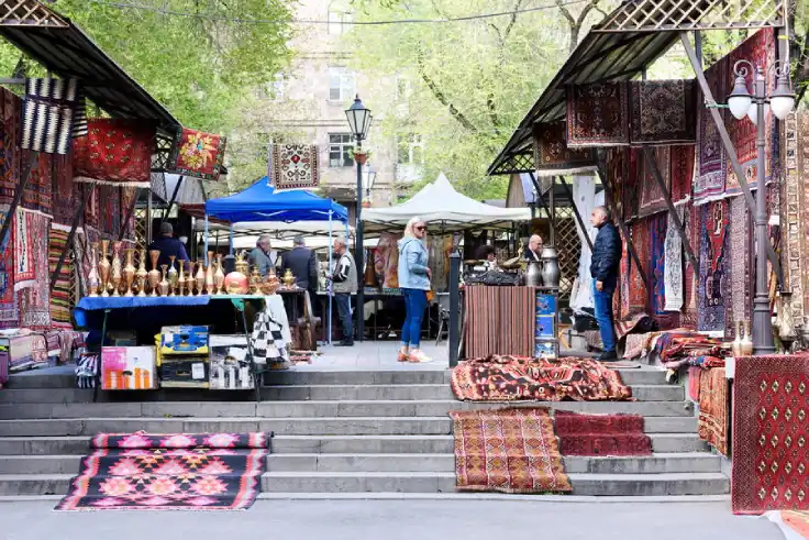 خرید و گردش در بازار ورنیساج ارمنستان